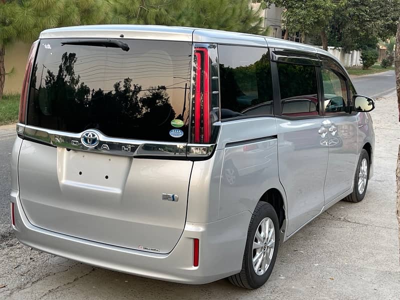 Toyota Noah 2019 9