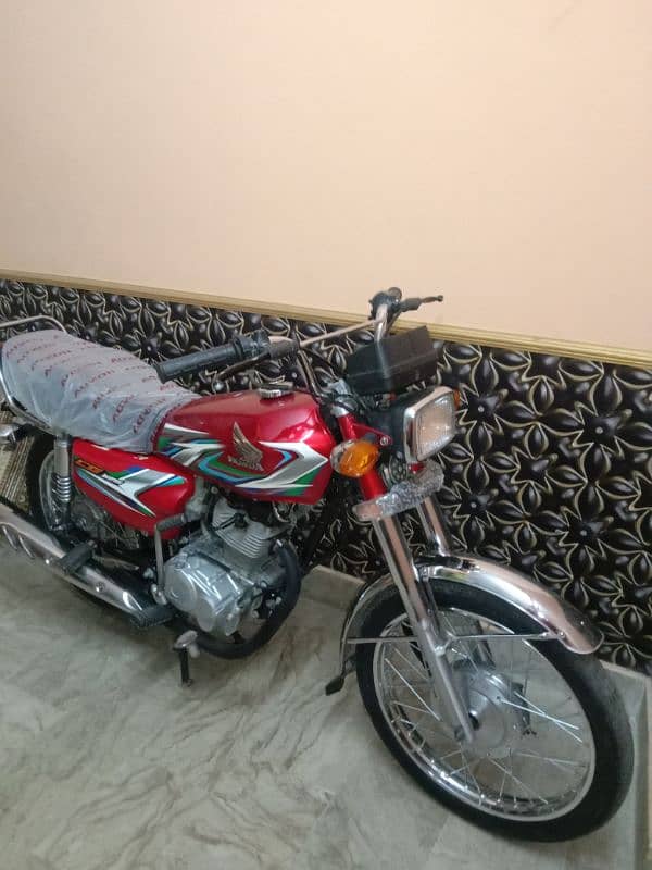 Honda 125 Karachi num orignle bike . 23 k 10 mahiny ki ha 4