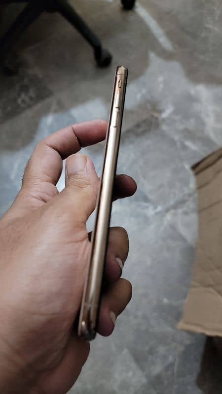 IPhone XS Max 512gb PTA Approved Golden 80% health O3OO55O55I9 5