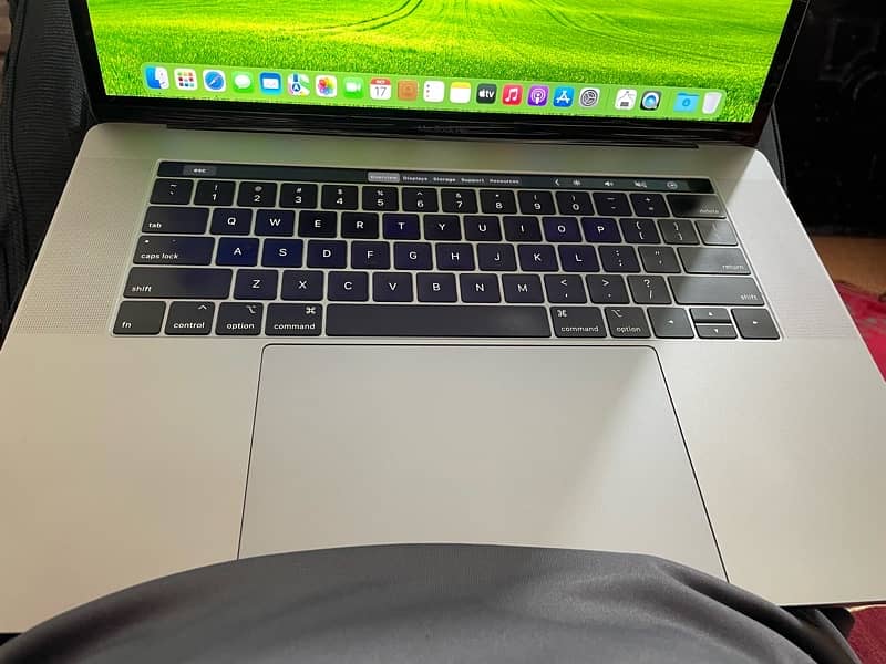 MacBook Pro 2019 | 15 inches | Intel Core i9 | 16GB Ram | 512GB SSD 7