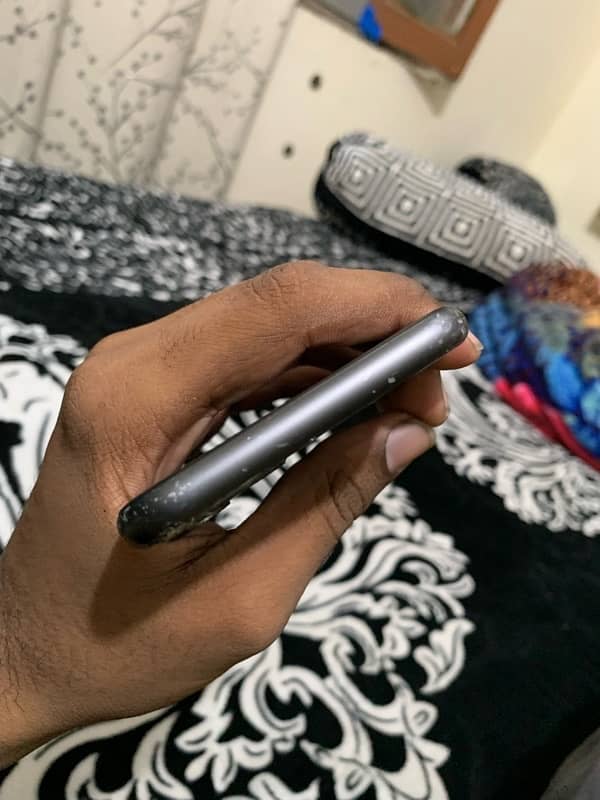 IPhone 11 64 gb ICLOUD 2