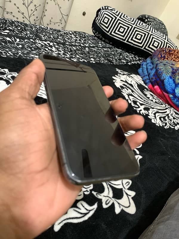 IPhone 11 64 gb ICLOUD 3