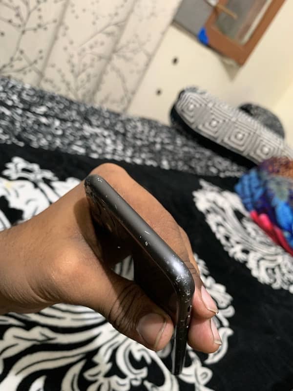 IPhone 11 64 gb ICLOUD 7