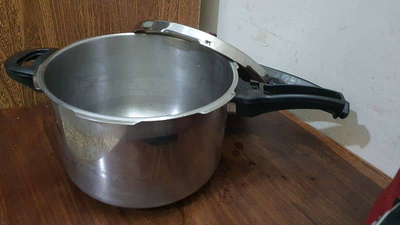 pressure cooker 3