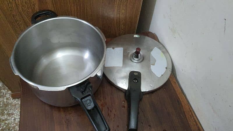 pressure cooker 4