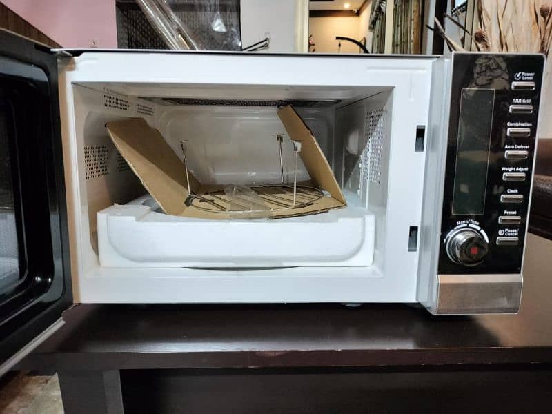 Brand New Dawlance Microwave Oven 1