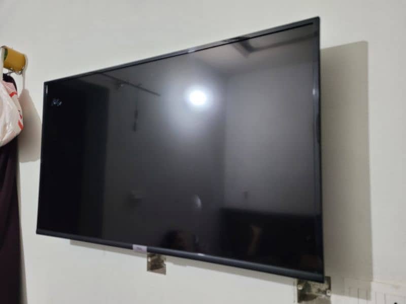 tcl new led 42 inch 10/10 conditions 1