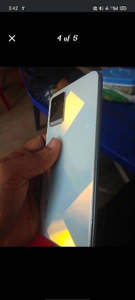 10/10 condition all ok hai vivo y21 box and charger 3