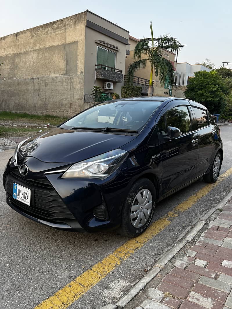 Toyota Vitz hybrid 1.5 2017 1