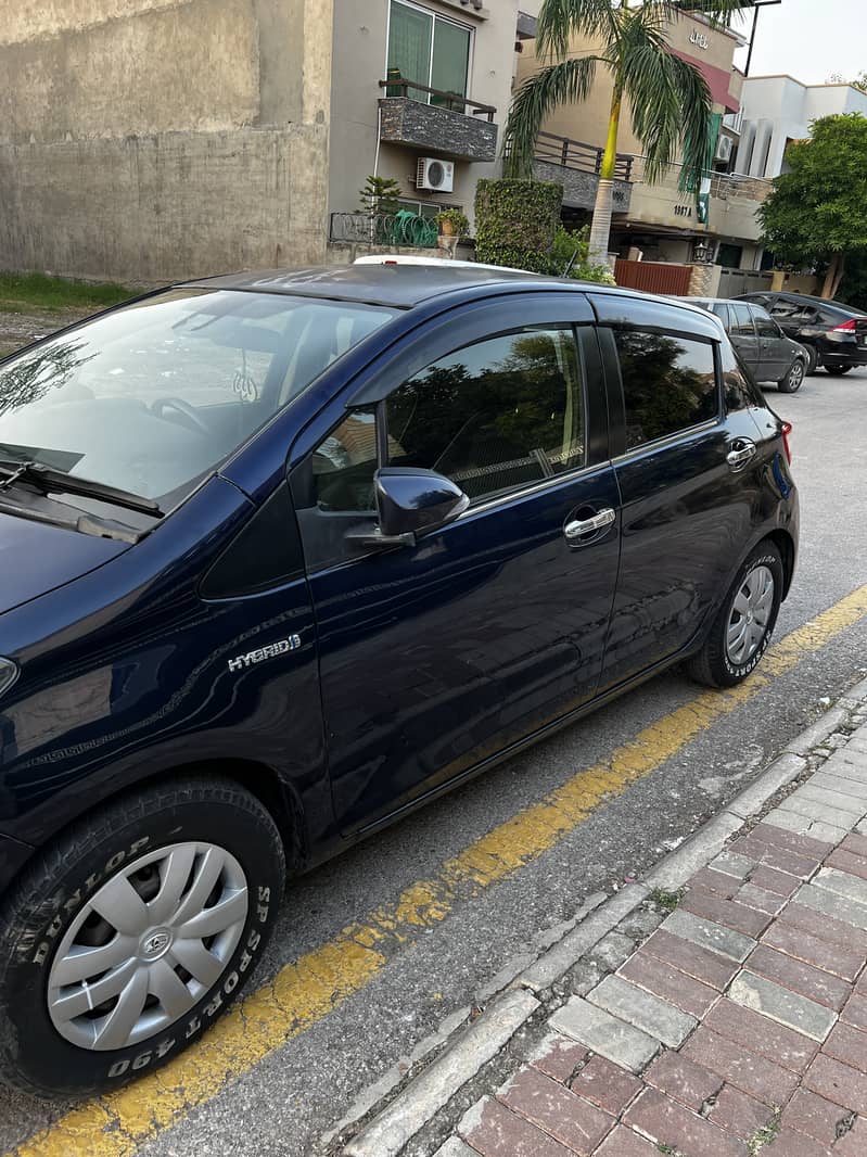 Toyota Vitz hybrid 1.5 2017 5