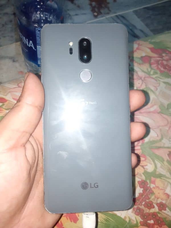 lg g7 thinq good condition 1