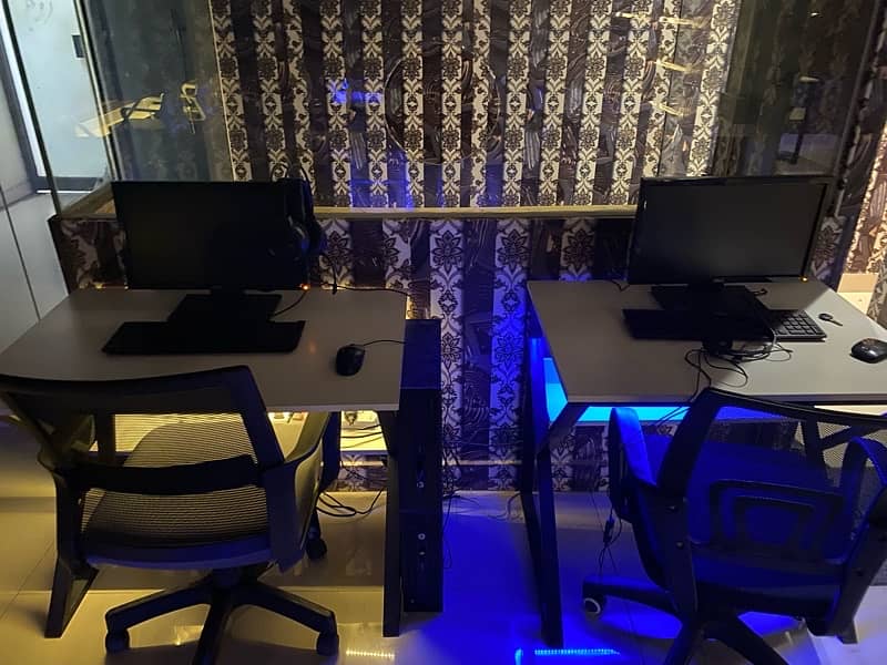 Apple computers complete set with gaming table chairs and head sets 3