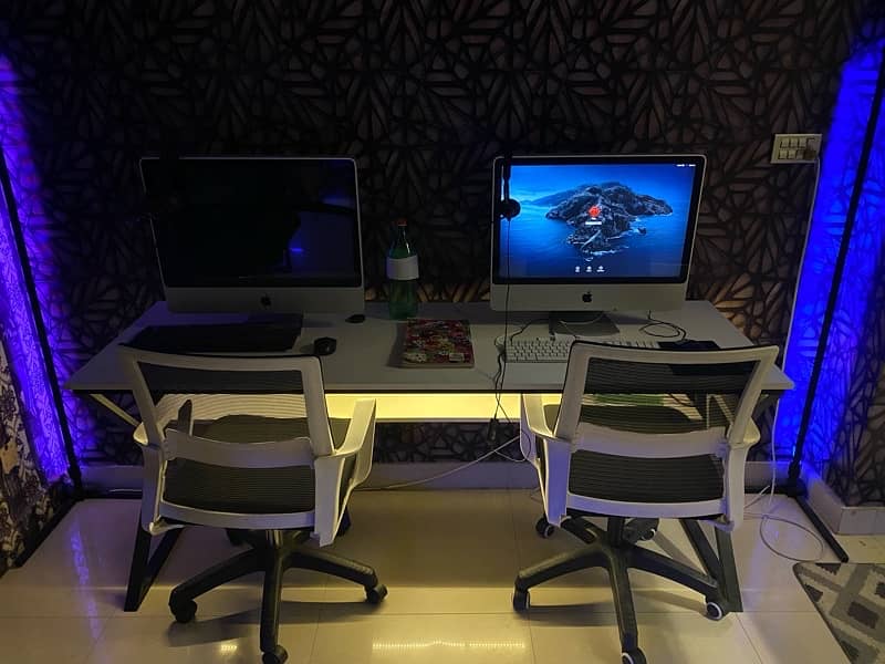 Apple computers complete set with gaming table chairs and head sets 5