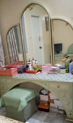 Dressing table