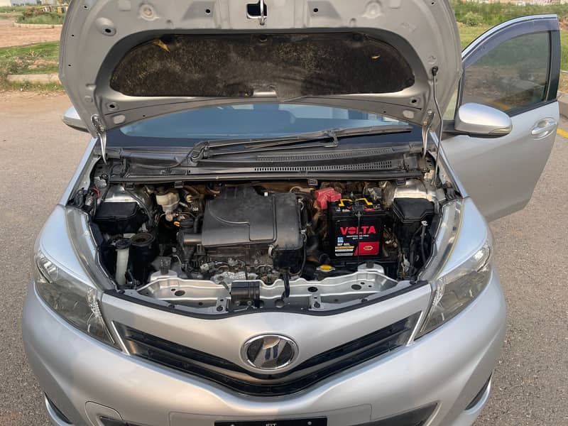 Toyota Vitz 2012 F 1.0 7