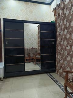 Sliding black wardrobe in deco (Full Size)