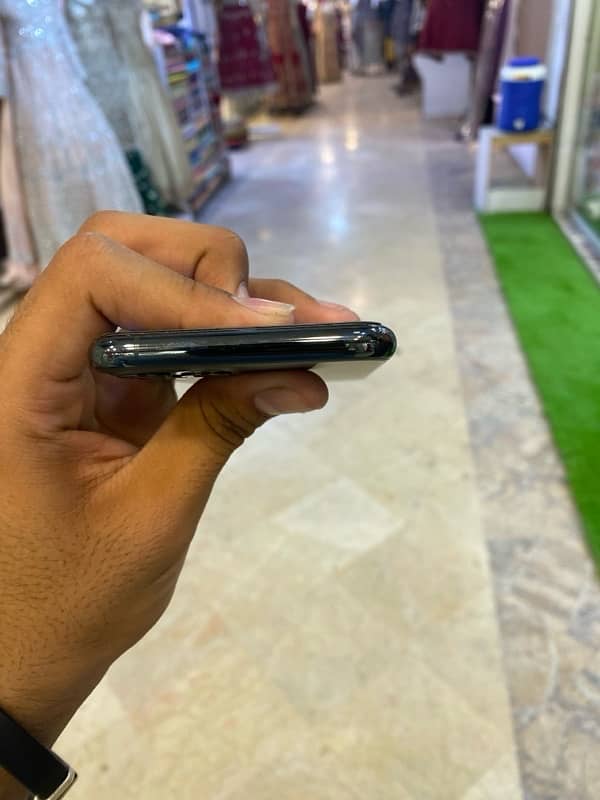 iPhone 11  pro saste me 1