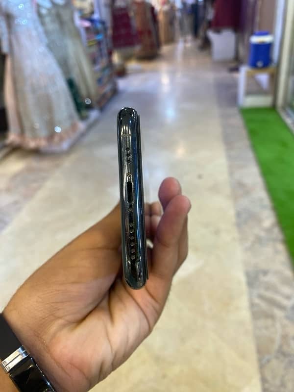 iPhone 11  pro saste me 2