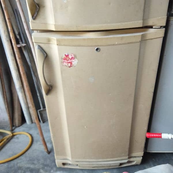 Refrigerator for sell 4