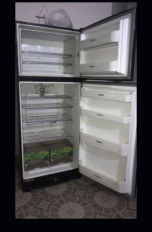 Dawlance H zone full size refrigerator in good condition 1