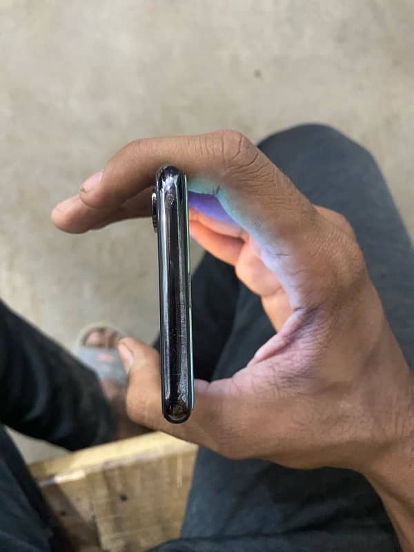 I Phone X /64GB / NON PTA 4