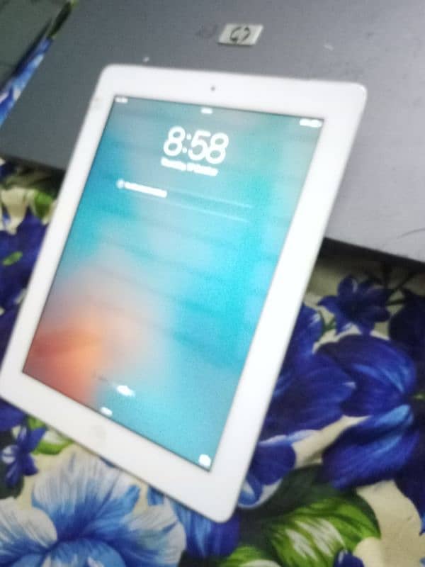 I pad for Sale - 2GB RAM, 32GB SSD, 1