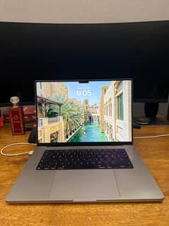 Macbook Pro M1  — 16 inch —- 512 GB