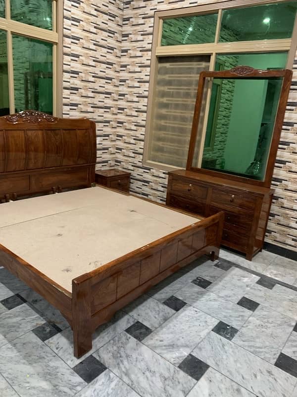 seesham solid wood bed set (1o bndo ko check krwain) just call me 2