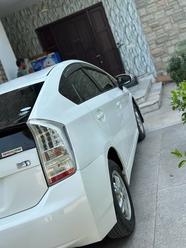 Toyota Prius 2013 Model S Package Pearl White 5