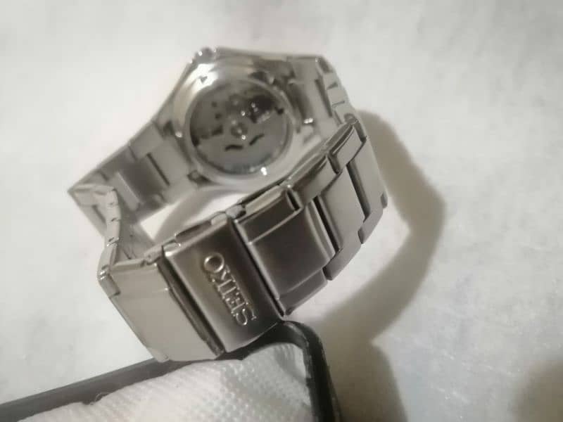 Seiko 5 automatic made in Japan 10/10 condition 2