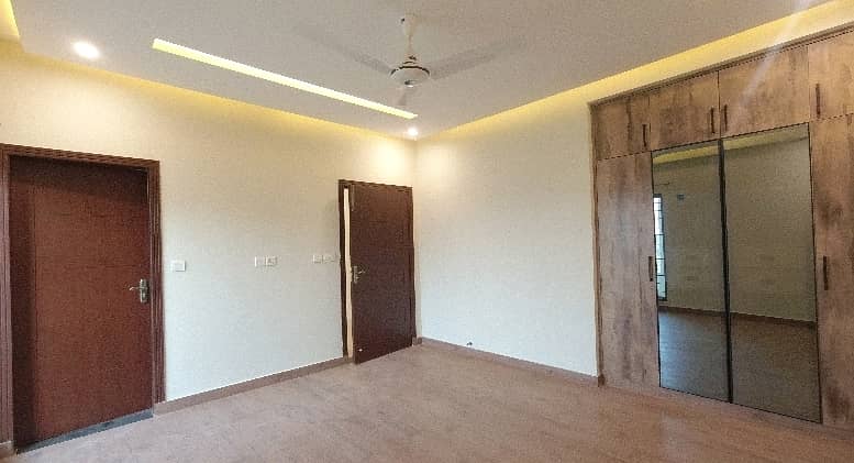 10 Marla Flat In Askari 11 - Sector D Best Option 0