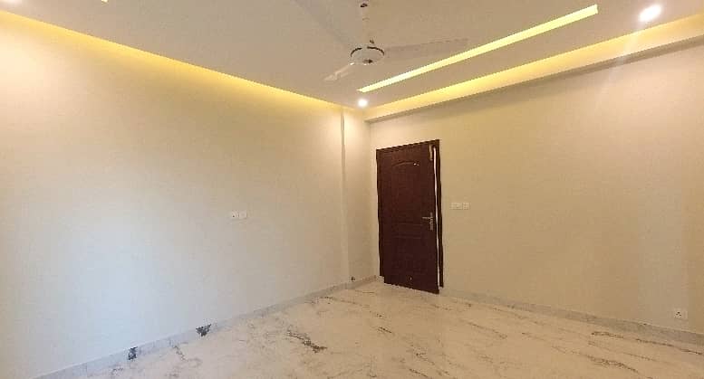 10 Marla Flat In Askari 11 - Sector D Best Option 6