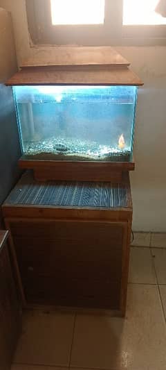 Table and Aquirium for sale, lush condition