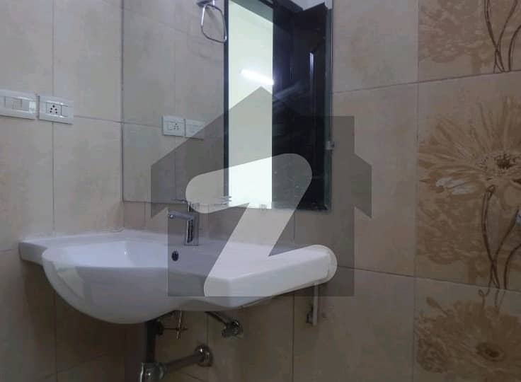 Askari-XI, Lahore Flat Available for Rent 3rd Floor 6