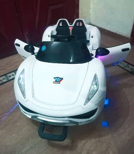 Kids ferrari car,with swing mode,Dual batteries,lights in wheels,music 5