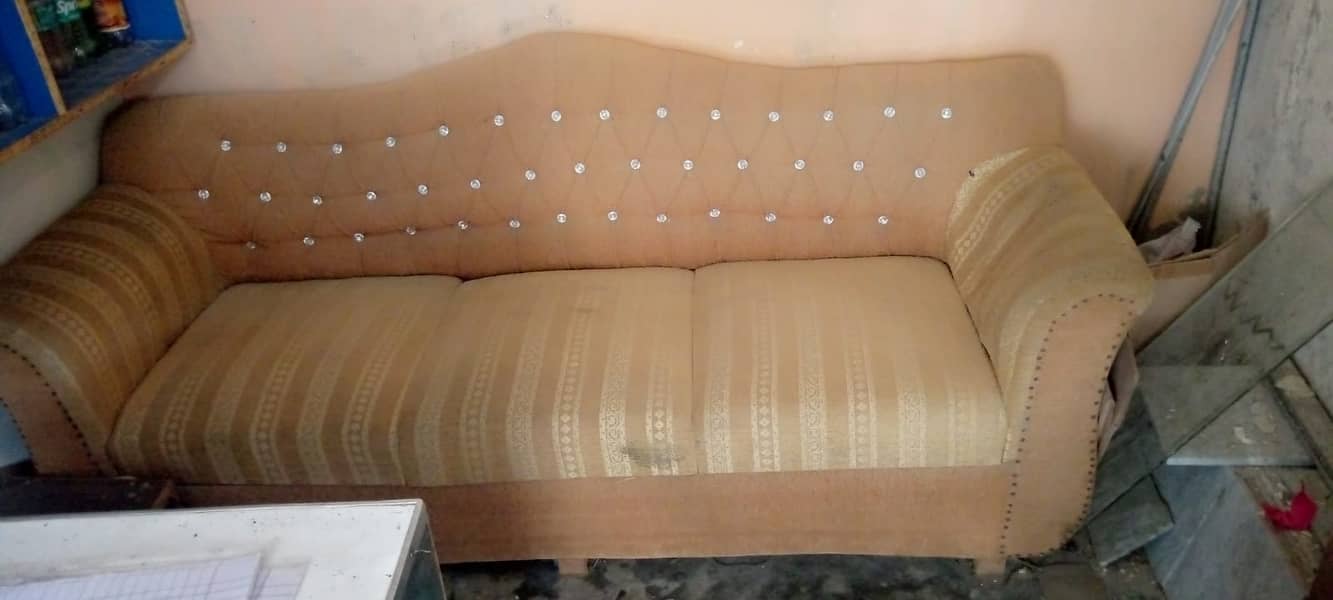 Posish wala 6 Seater Sofa set achi Halat mae for Sale Hay. Compelete 0