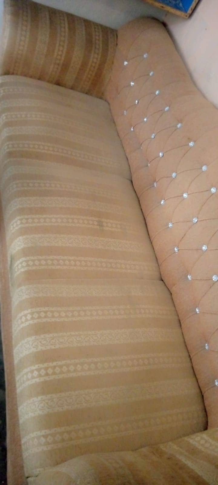 Posish wala 6 Seater Sofa set achi Halat mae for Sale Hay. Compelete 2