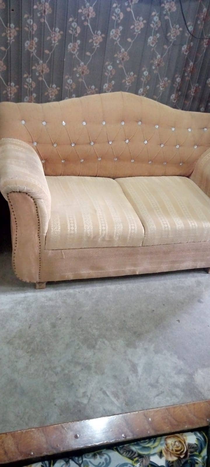 Posish wala 6 Seater Sofa set achi Halat mae for Sale Hay. Compelete 3