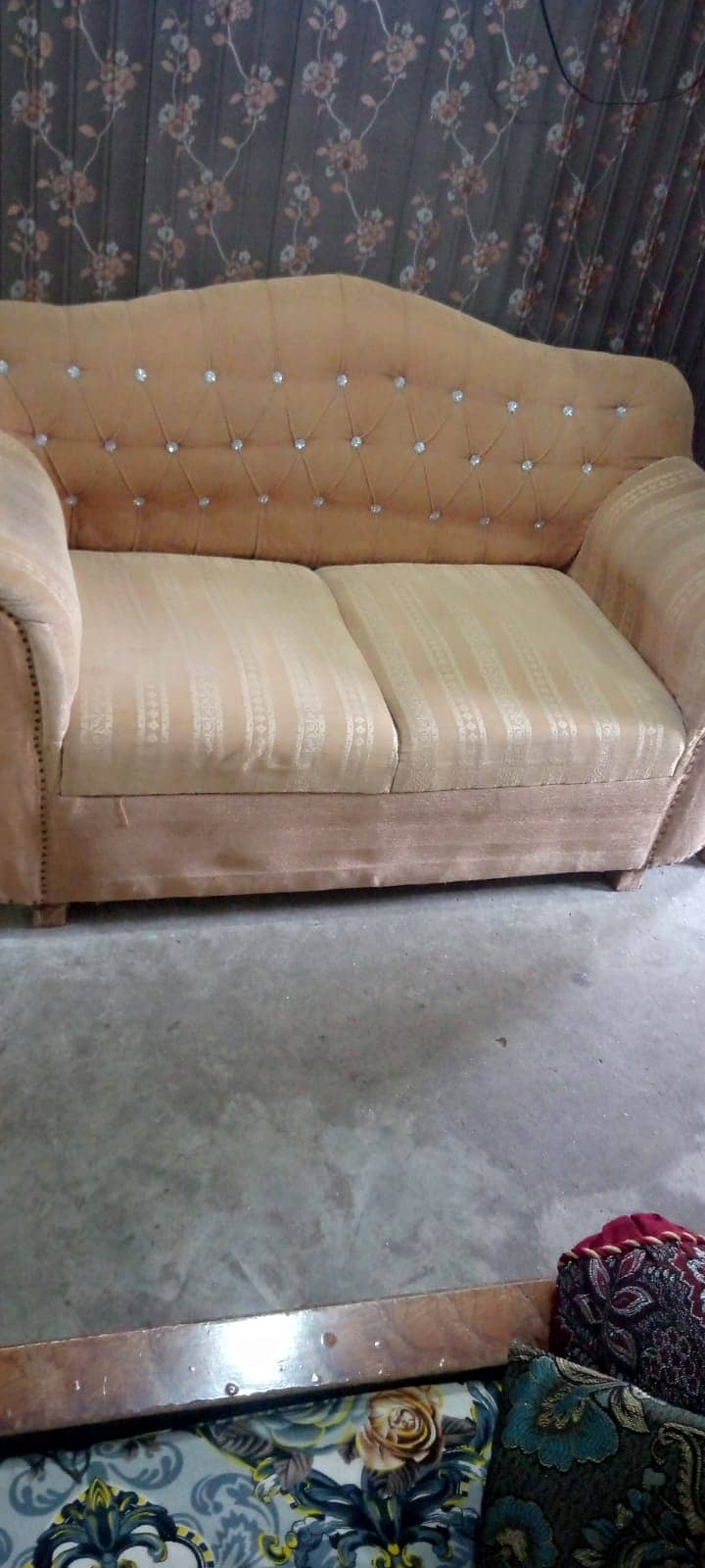 Posish wala 6 Seater Sofa set achi Halat mae for Sale Hay. Compelete 4