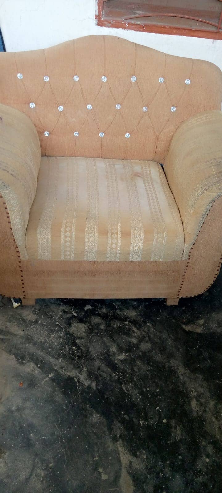 Posish wala 6 Seater Sofa set achi Halat mae for Sale Hay. Compelete 5