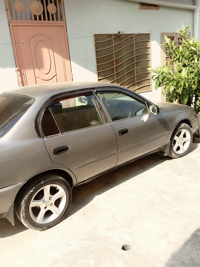 Toyota Corolla XE 2001 4