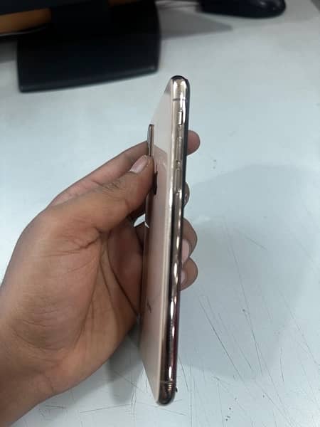 IPhone XS 64GB dual sim PTA approved 4