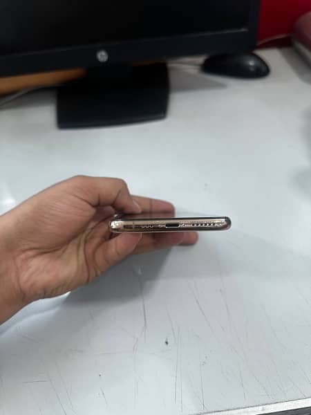 IPhone XS 64GB dual sim PTA approved 5