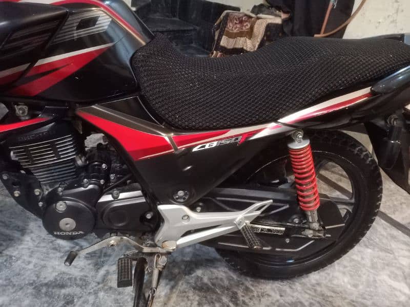 Honda CB150F 10