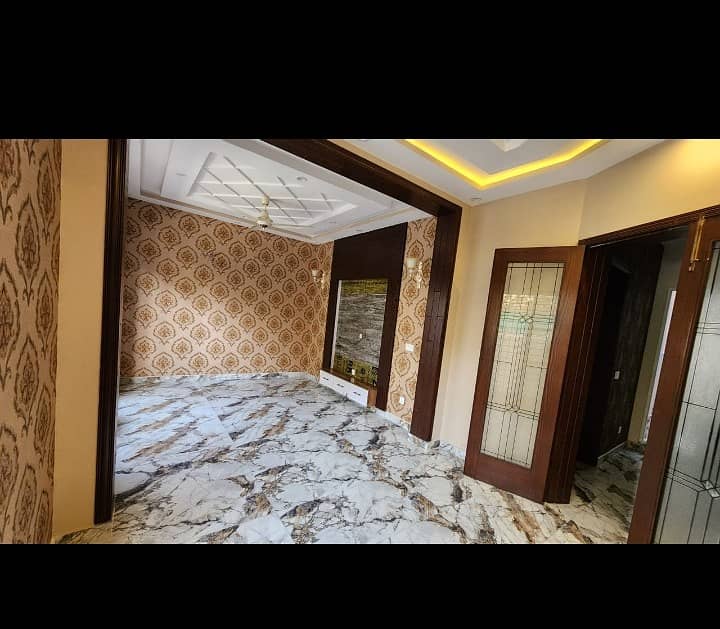 10 MARLA BREAD NOW MODERN LUXURY HOUSE AVAILABLE FOR SALE IN FORMANITES HOUSING SCHEME BLOCK -D LAHORE. 1