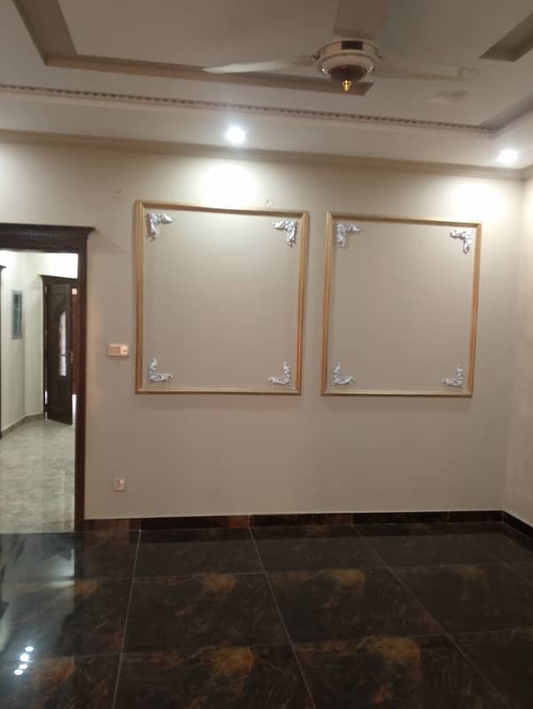 10 MARLA BREAD NOW MODERN LUXURY HOUSE AVAILABLE FOR SALE IN FORMANITES HOUSING SCHEME BLOCK -D LAHORE. 3