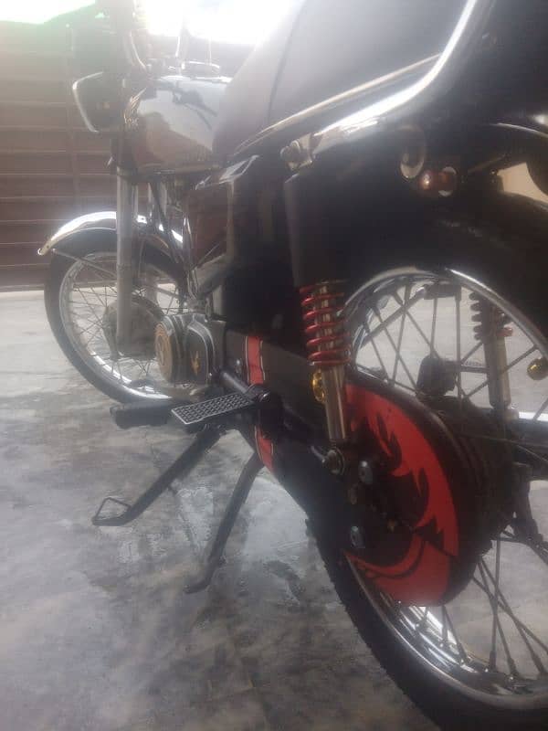 Honda Cg 125 Black Color in LUSH condition 3