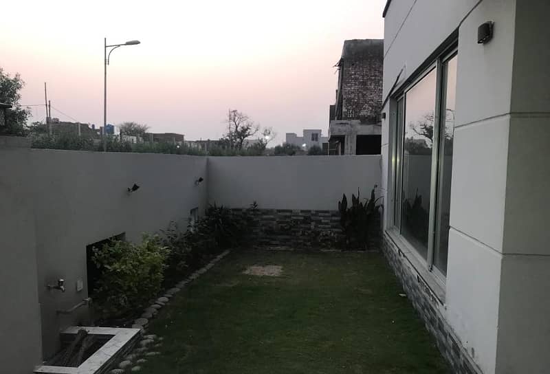 Very Ideal Location Facing Commercial & Park House For ( RENT ) In DHA Phase 3-Z Lahore 1