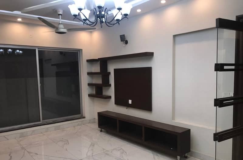 Very Ideal Location Facing Commercial & Park House For ( RENT ) In DHA Phase 3-Z Lahore 7