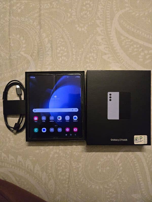 Samsung Fold 5 12/512gb official pta with box 4